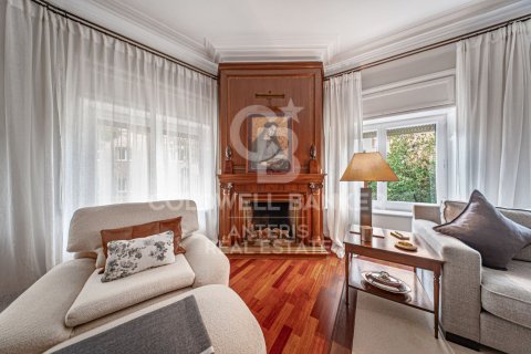 Apartamento de 7 dormitorios en venta en Barcelona, Cataluña, Spain № 5315 - foto 4