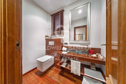 Apartamento de 7 dormitorios en venta en Barcelona, Cataluña, Spain № 5315 - foto 21