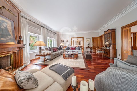 Apartamento de 7 dormitorios en venta en Barcelona, Cataluña, Spain № 5315 - foto 5