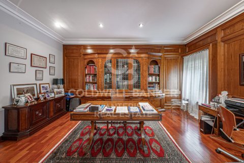Apartamento de 7 dormitorios en venta en Barcelona, Cataluña, Spain № 5315 - foto 12