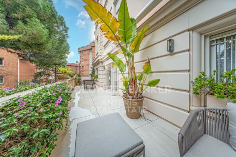 Apartamento de 7 dormitorios en venta en Barcelona, Cataluña, Spain № 5315 - foto 9
