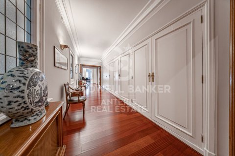 Apartamento de 7 dormitorios en venta en Barcelona, Cataluña, Spain № 5315 - foto 22