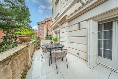 Apartamento de 7 dormitorios en venta en Barcelona, Cataluña, Spain № 5315 - foto 10