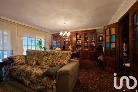 Casa adosada de 4 dormitorios en venta en Sant Llorenc D'hortons, Barcelona, Cataluña, Spain № 4787 - foto 11