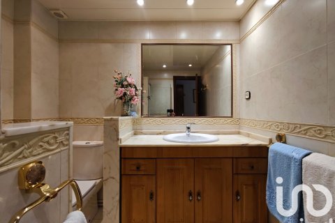 Casa adosada de 4 dormitorios en venta en Sant Llorenc D'hortons, Barcelona, Cataluña, Spain № 4787 - foto 19