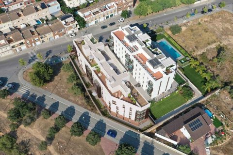 Apartamento de 4 dormitorios en venta en Residencial Tennis Vilanova i la Geltrú, Barcelona, Cataluña, Spain № 3318 - foto 3