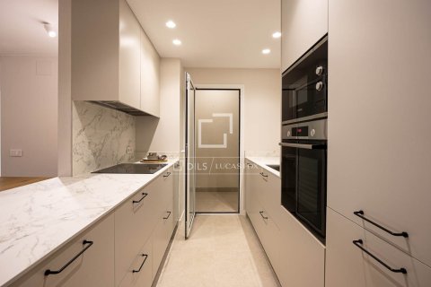 Apartamento de 3 dormitorios en venta en Barcelona, Cataluña, Spain № 3840 - foto 9