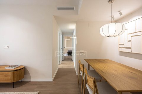 Apartamento de 3 dormitorios en venta en Barcelona, Cataluña, Spain № 3840 - foto 4