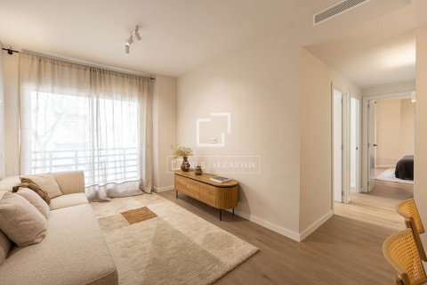 Apartamento de 3 dormitorios en venta en Barcelona, Cataluña, Spain № 3840