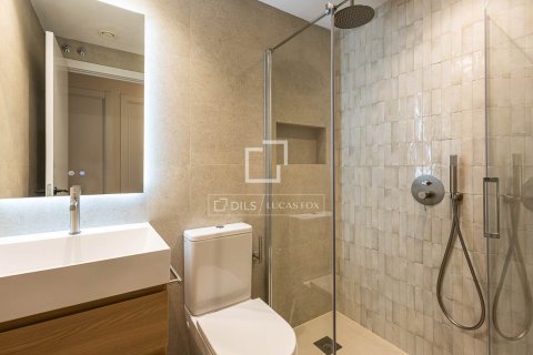 Apartamento de 3 dormitorios en venta en Barcelona, Cataluña, Spain № 3840 - foto 24