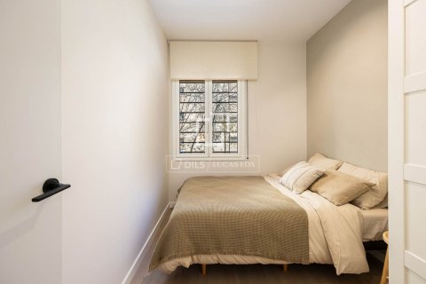 Apartamento de 3 dormitorios en venta en Barcelona, Cataluña, Spain № 3840 - foto 17