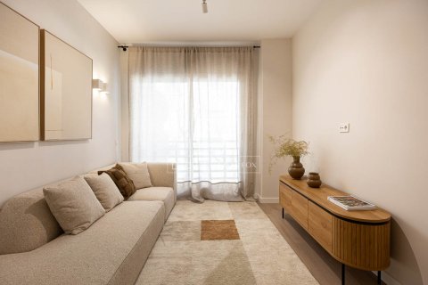 Apartamento de 3 dormitorios en venta en Barcelona, Cataluña, Spain № 3840 - foto 2