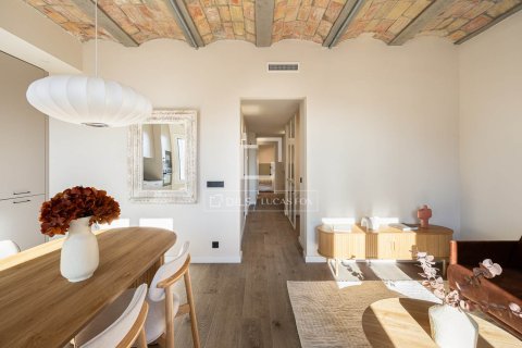 Apartamento de 2 dormitorios en venta en Barcelona, Cataluña, Spain № 3837 - foto 2