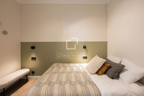 Apartamento de 2 dormitorios en venta en Barcelona, Cataluña, Spain № 3837 - foto 11