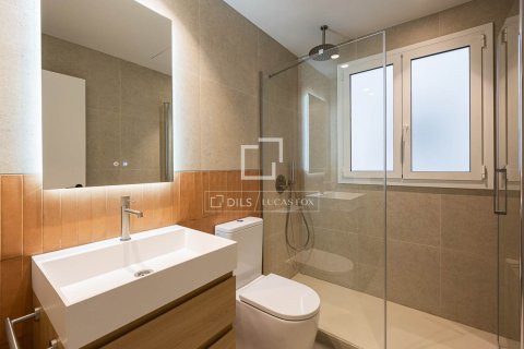 Apartamento de 2 dormitorios en venta en Barcelona, Cataluña, Spain № 3837 - foto 19