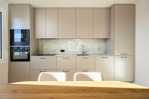 Apartamento de 2 dormitorios en venta en Barcelona, Cataluña, Spain № 3837 - foto 9