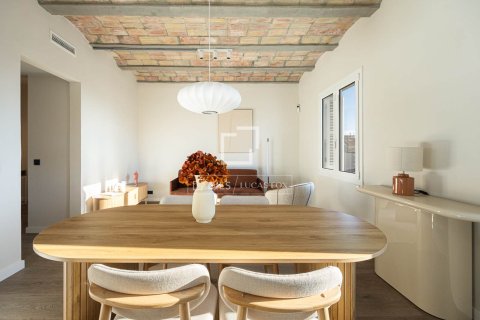 Apartamento de 2 dormitorios en venta en Barcelona, Cataluña, Spain № 3837 - foto 3