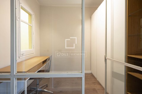 Apartamento de 2 dormitorios en venta en Barcelona, Cataluña, Spain № 3837 - foto 16