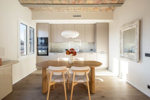 Apartamento de 2 dormitorios en venta en Barcelona, Cataluña, Spain № 3837 - foto 6