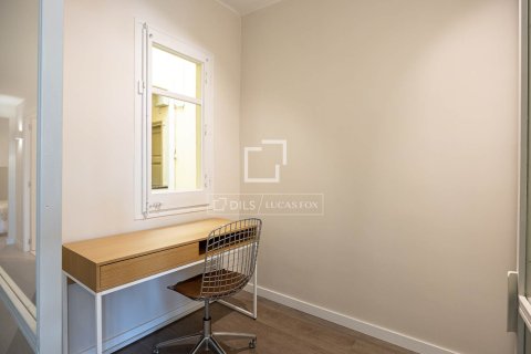 Apartamento de 2 dormitorios en venta en Barcelona, Cataluña, Spain № 3837 - foto 17