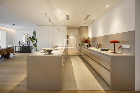 2 bedrooms apartment for sale in Barcelona, Catalonia, Spain № 4323 - photo 14