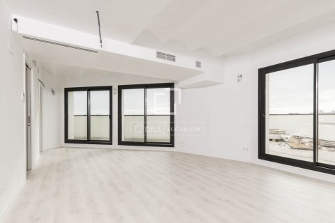 1 bedroom penthouse for sale in Barcelona, Catalonia, Spain № 4321 - photo 2