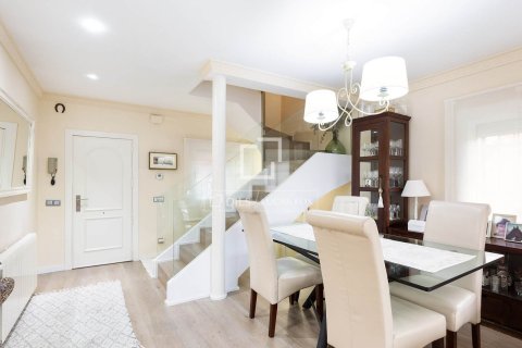 Villa de 4 dormitorios en venta en Castelldefels, Barcelona, Cataluña, Spain № 4326 - foto 14