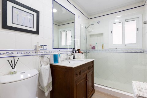Villa de 4 dormitorios en venta en Castelldefels, Barcelona, Cataluña, Spain № 4326 - foto 16