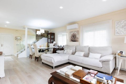 Villa de 4 dormitorios en venta en Castelldefels, Barcelona, Cataluña, Spain № 4326 - foto 13