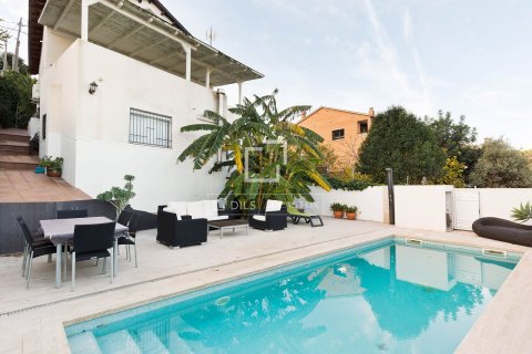 Villa de 4 dormitorios en venta en Castelldefels, Barcelona, Cataluña, Spain № 4326