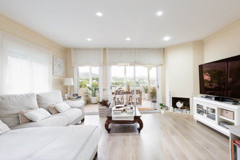 Villa de 4 dormitorios en venta en Castelldefels, Barcelona, Cataluña, Spain № 4326 - foto 11