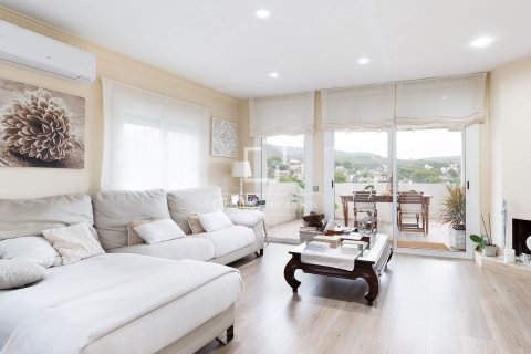Villa de 4 dormitorios en venta en Castelldefels, Barcelona, Cataluña, Spain № 4326 - foto 2