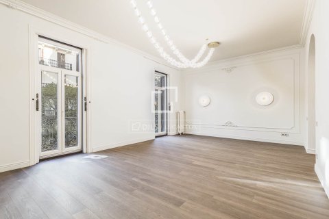 4 bedrooms apartment for sale in Barcelona, Catalonia, Spain № 4324 - photo 3