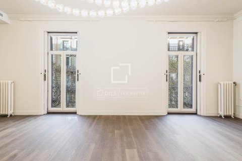 4 bedrooms apartment for sale in Barcelona, Catalonia, Spain № 4324 - photo 7
