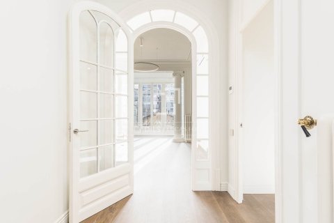 4 bedrooms apartment for sale in Barcelona, Catalonia, Spain № 4324 - photo 23