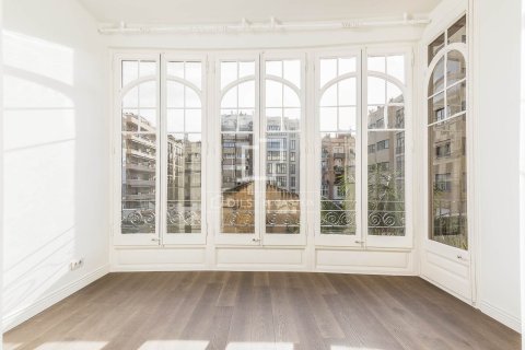 4 bedrooms apartment for sale in Barcelona, Catalonia, Spain № 4324 - photo 20