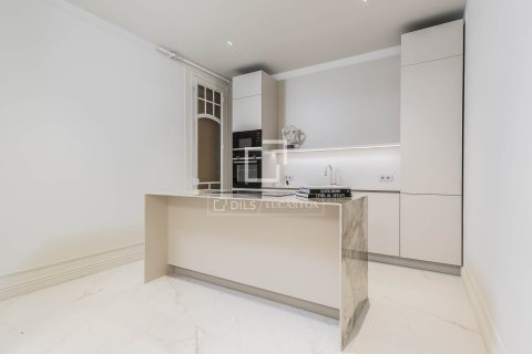 4 bedrooms apartment for sale in Barcelona, Catalonia, Spain № 4324 - photo 14