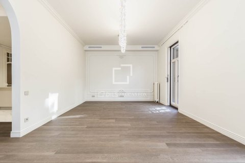 4 bedrooms apartment for sale in Barcelona, Catalonia, Spain № 4324 - photo 5