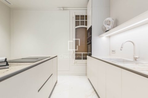 4 bedrooms apartment for sale in Barcelona, Catalonia, Spain № 4324 - photo 17
