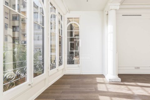 4 bedrooms apartment for sale in Barcelona, Catalonia, Spain № 4324 - photo 21