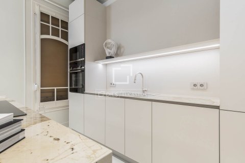 4 bedrooms apartment for sale in Barcelona, Catalonia, Spain № 4324 - photo 16