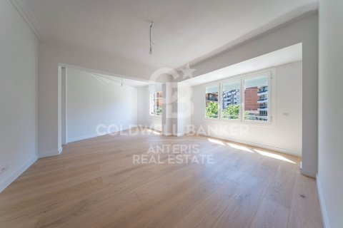 Apartamento de 3 dormitorios en venta en Barcelona, Cataluña, Spain № 7841 - foto 20