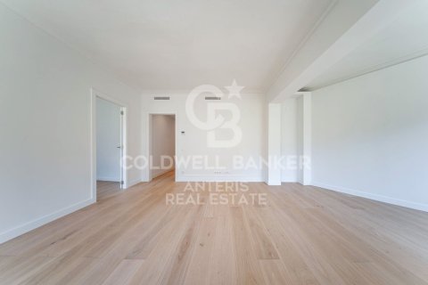Apartamento de 3 dormitorios en venta en Barcelona, Cataluña, Spain № 7841 - foto 28