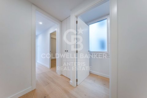 Apartamento de 3 dormitorios en venta en Barcelona, Cataluña, Spain № 7841 - foto 5
