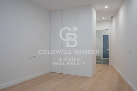Apartamento de 3 dormitorios en venta en Barcelona, Cataluña, Spain № 7841 - foto 16