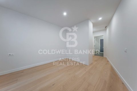 Apartamento de 3 dormitorios en venta en Barcelona, Cataluña, Spain № 7841 - foto 18