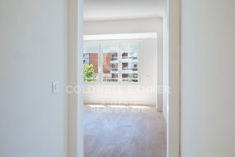 Apartamento de 3 dormitorios en venta en Barcelona, Cataluña, Spain № 7841 - foto 29