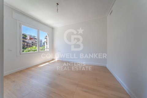 Apartamento de 3 dormitorios en venta en Barcelona, Cataluña, Spain № 7841 - foto 6
