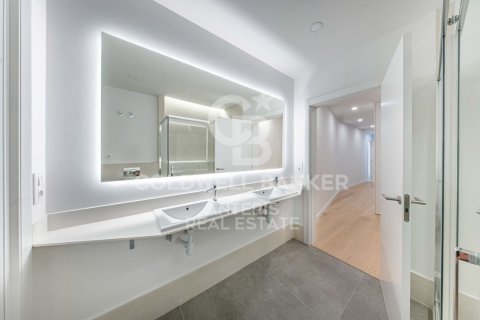Apartamento de 3 dormitorios en venta en Barcelona, Cataluña, Spain № 7841 - foto 3
