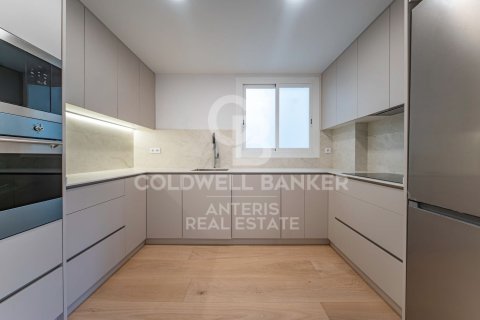 Apartamento de 3 dormitorios en venta en Barcelona, Cataluña, Spain № 7841 - foto 21